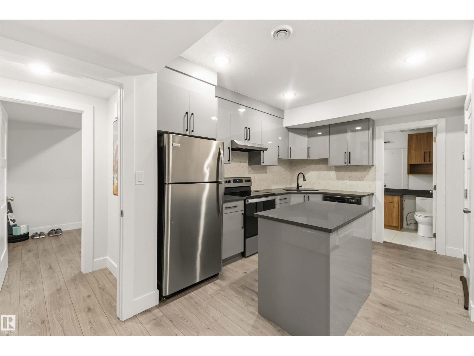219 37 ST SW - 31