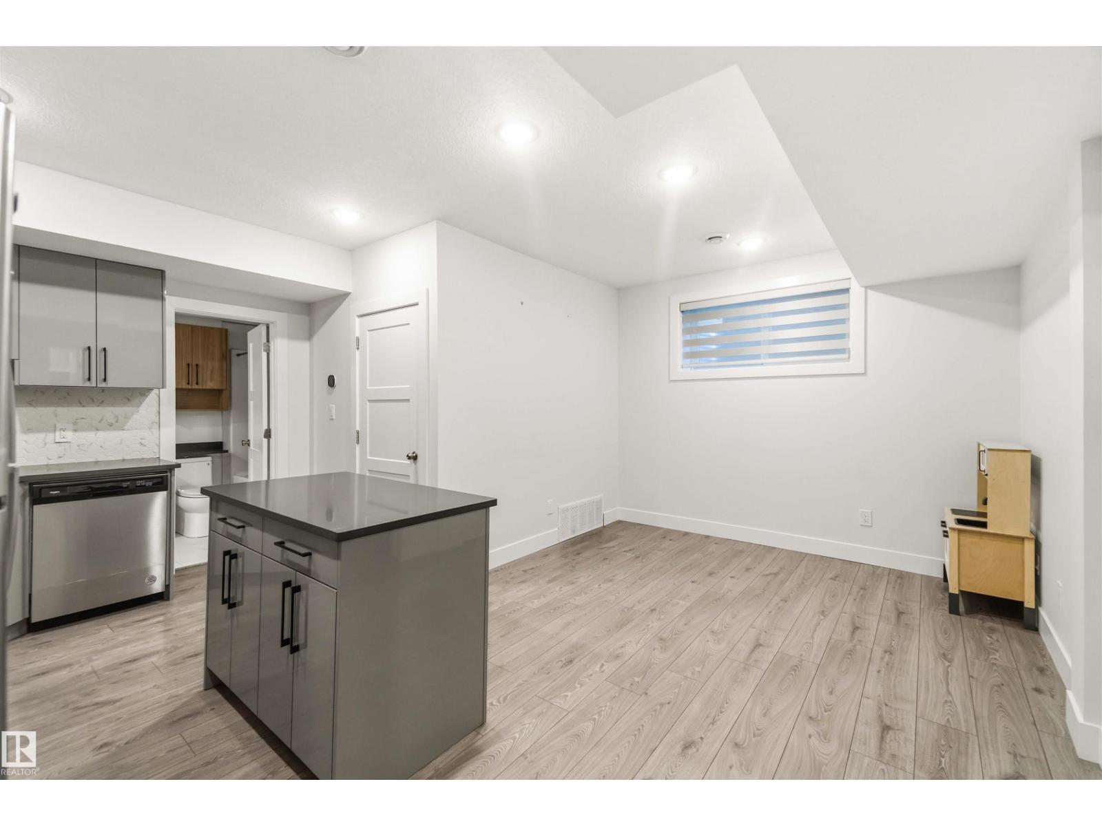 219 37 ST SW - 33