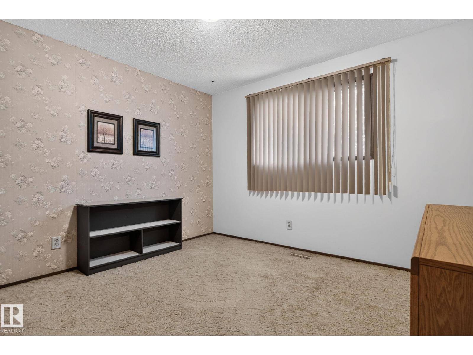 4712 131 AV NW - 27
