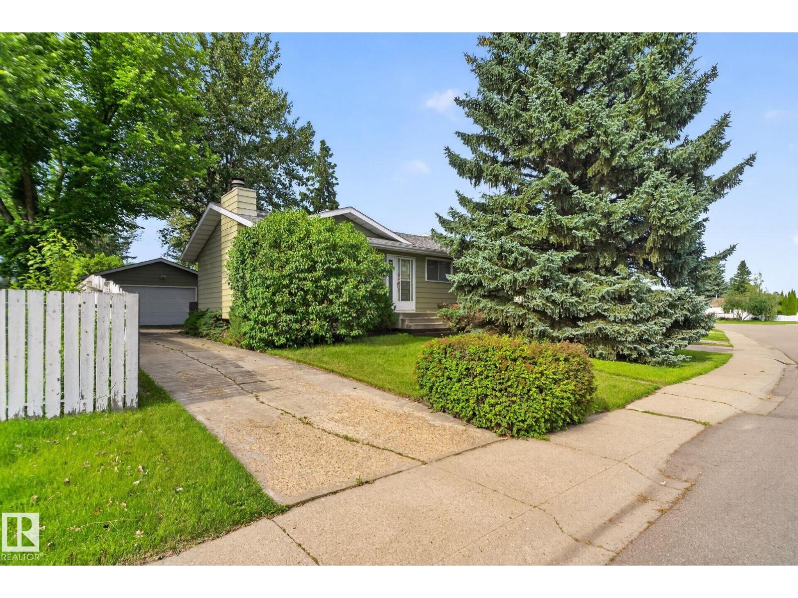 4712 131 AV NW - 1