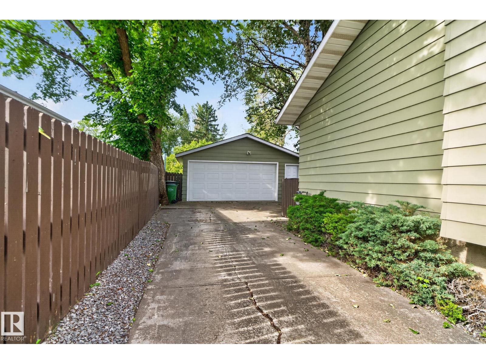 4712 131 AV NW - 45