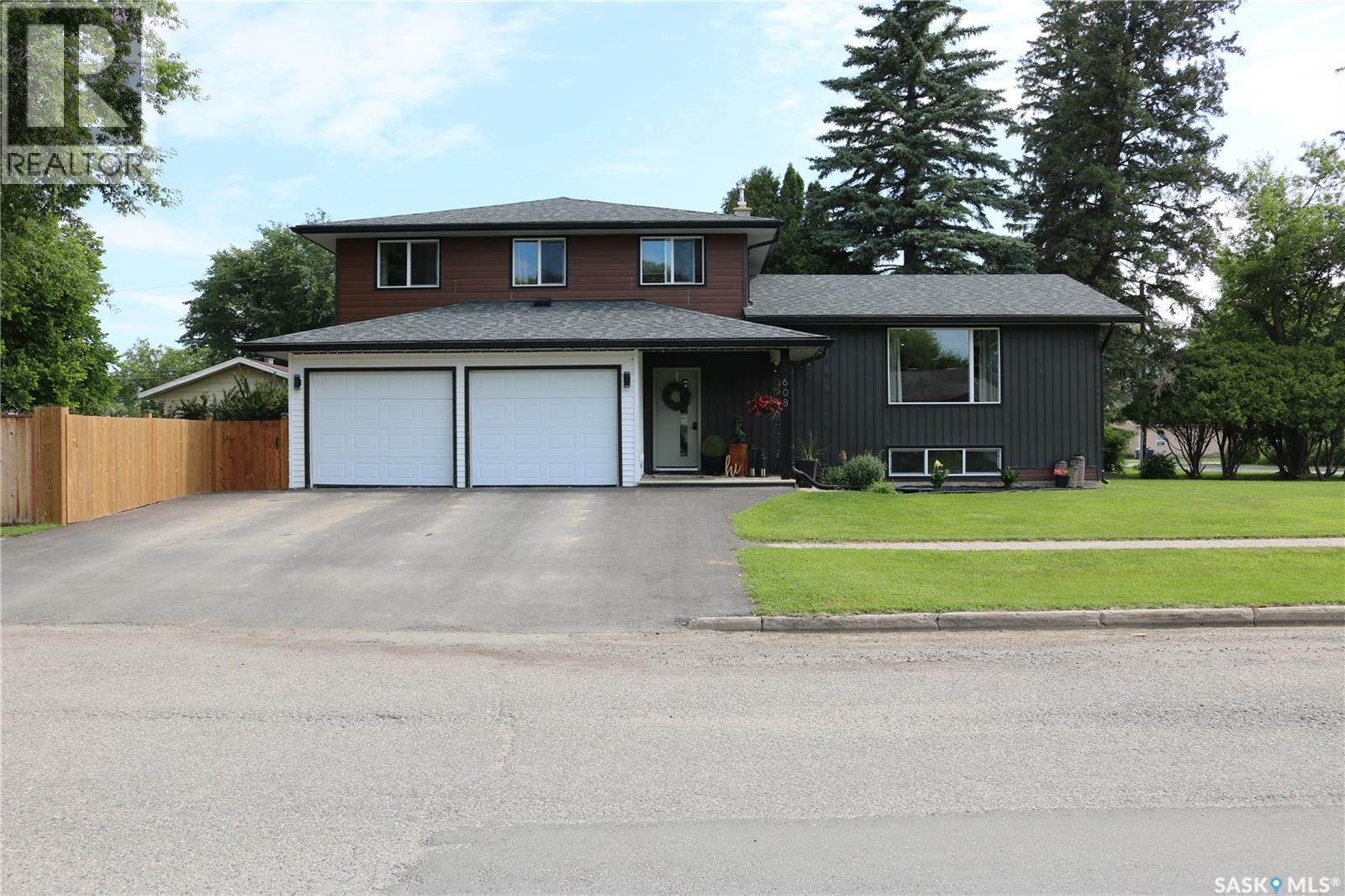 608 Windover AVENUE - 1