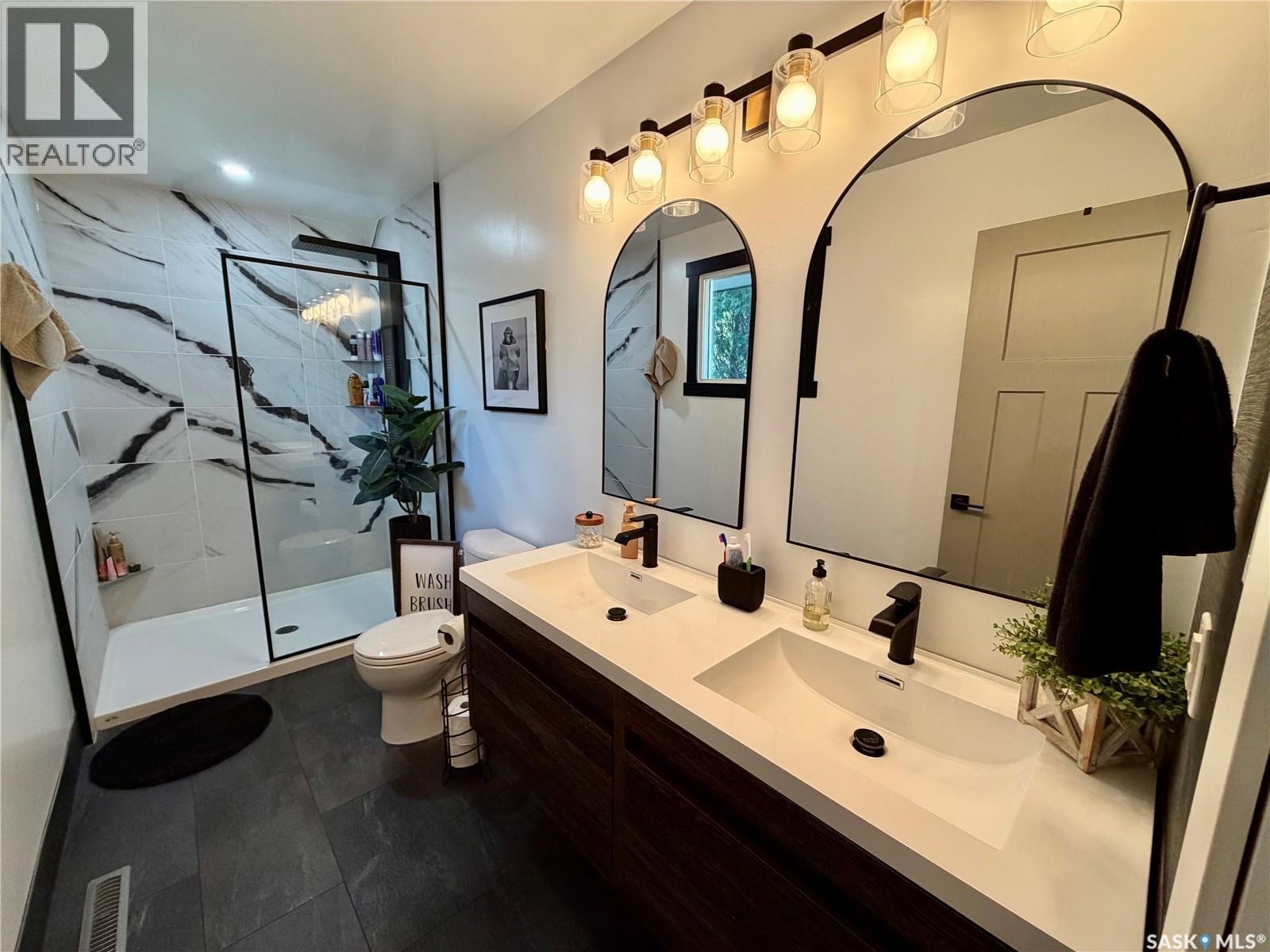 608 Windover AVENUE - 36