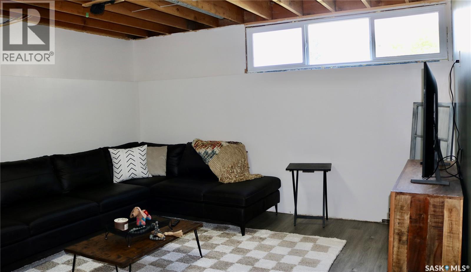 608 Windover AVENUE - 38