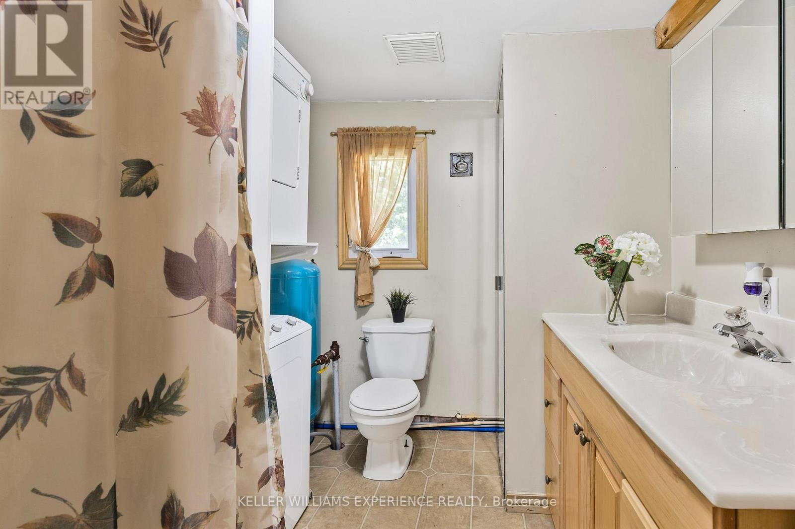 10 SIMCOE ROAD - 12