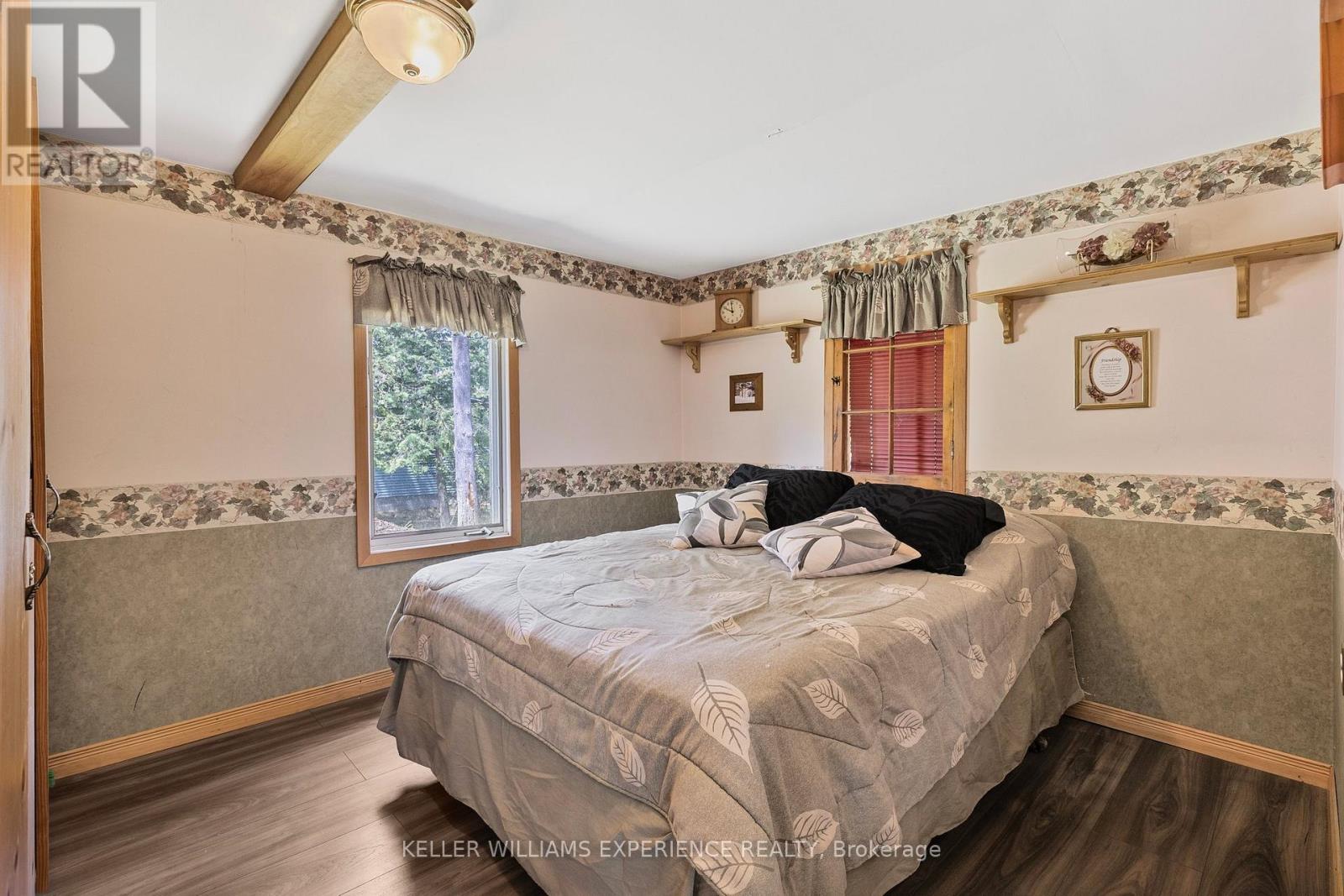 10 SIMCOE ROAD - 10