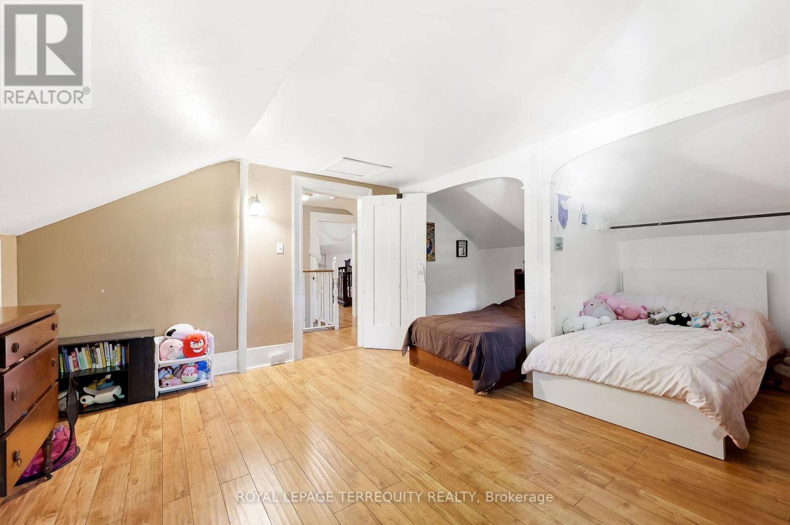 20 KING STREET W - 28