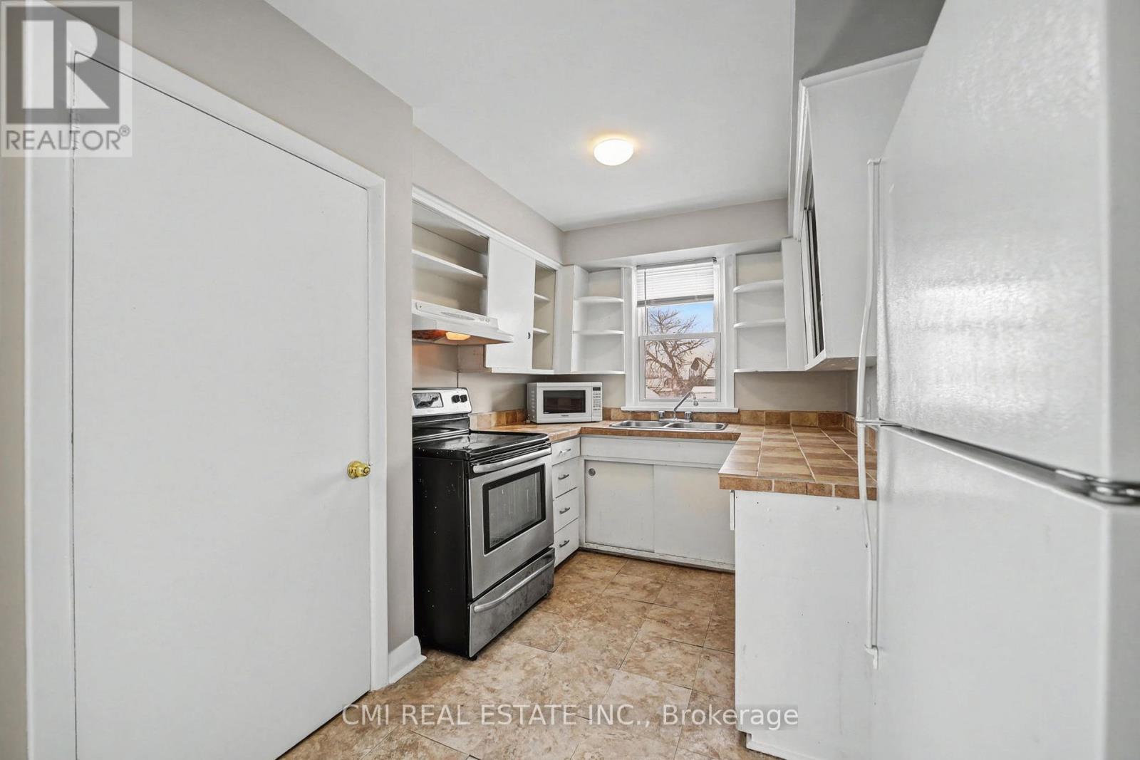 68 QUEEN STREET S - 15
