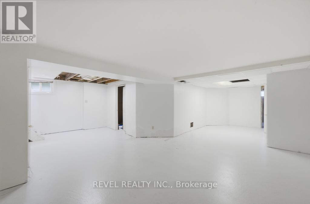 16 CARRINGTON COURT - 21