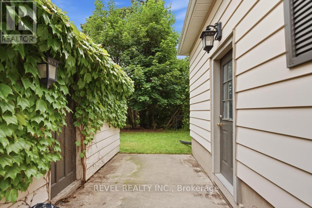 16 CARRINGTON COURT - 26