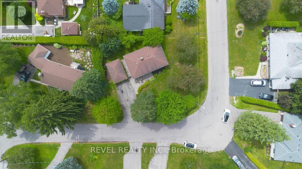 16 CARRINGTON COURT - 4