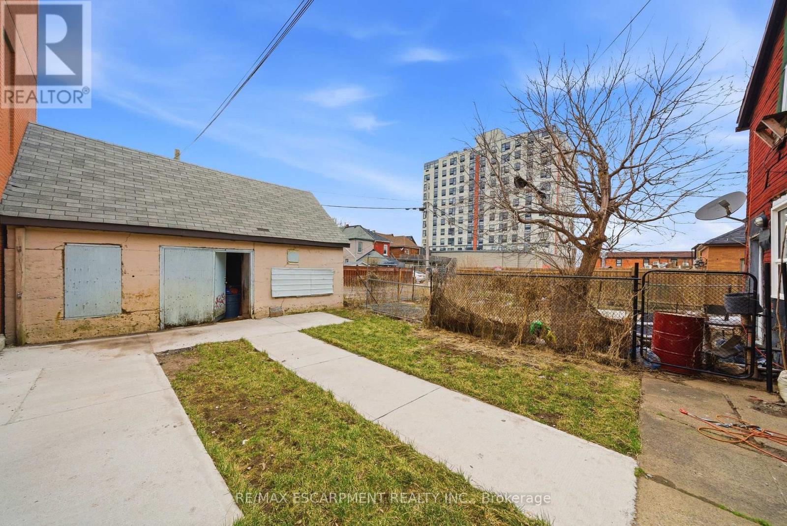 133-135 WELLINGTON STREET - 11
