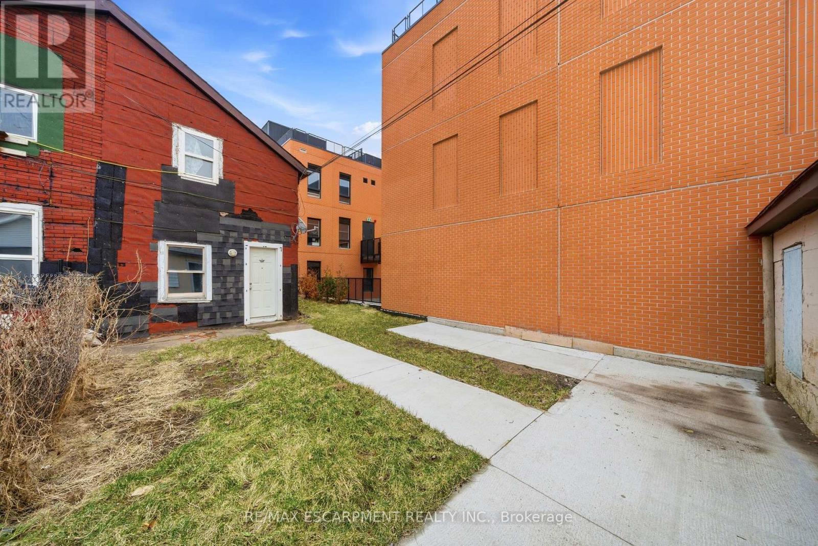 133-135 WELLINGTON STREET - 9