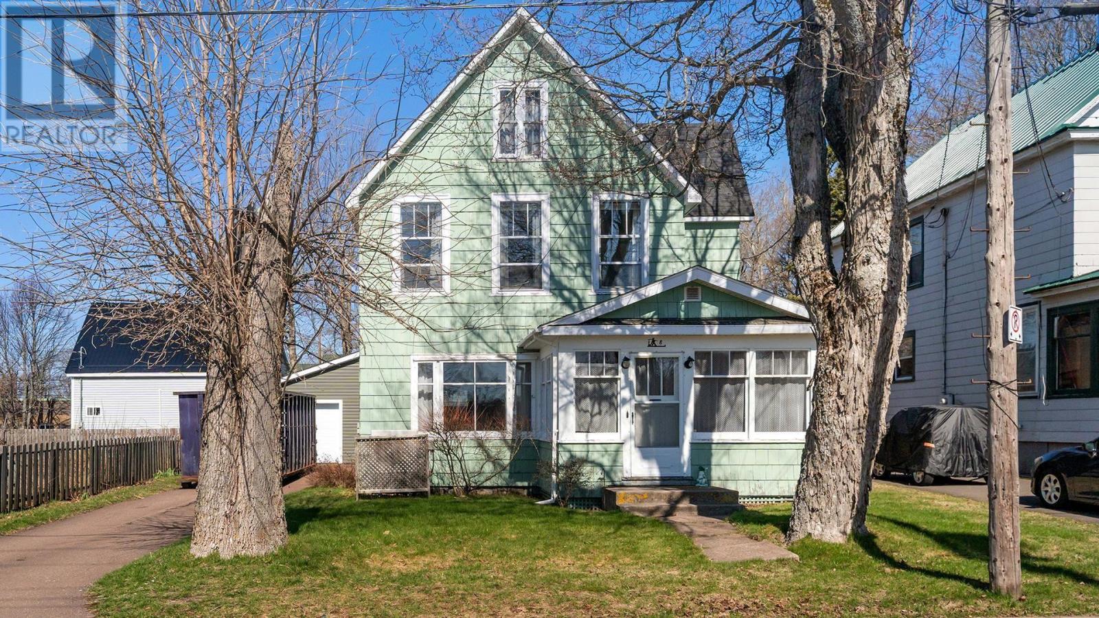 8 Robie Street - 1