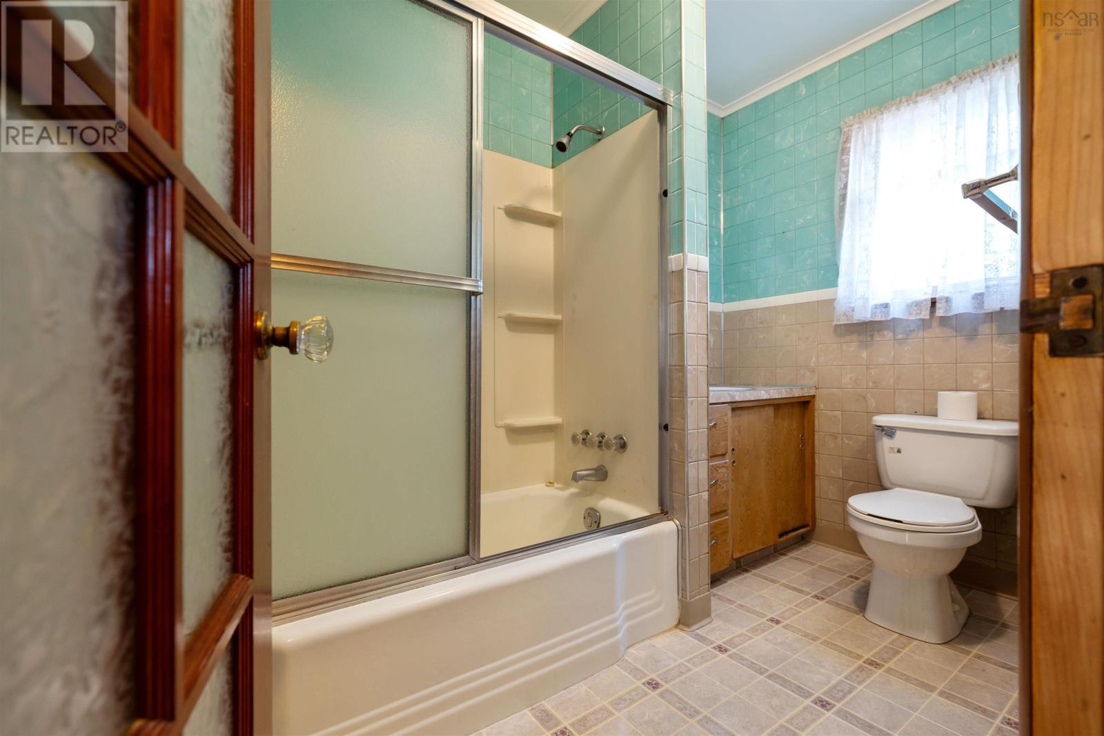 8 Robie Street - 34