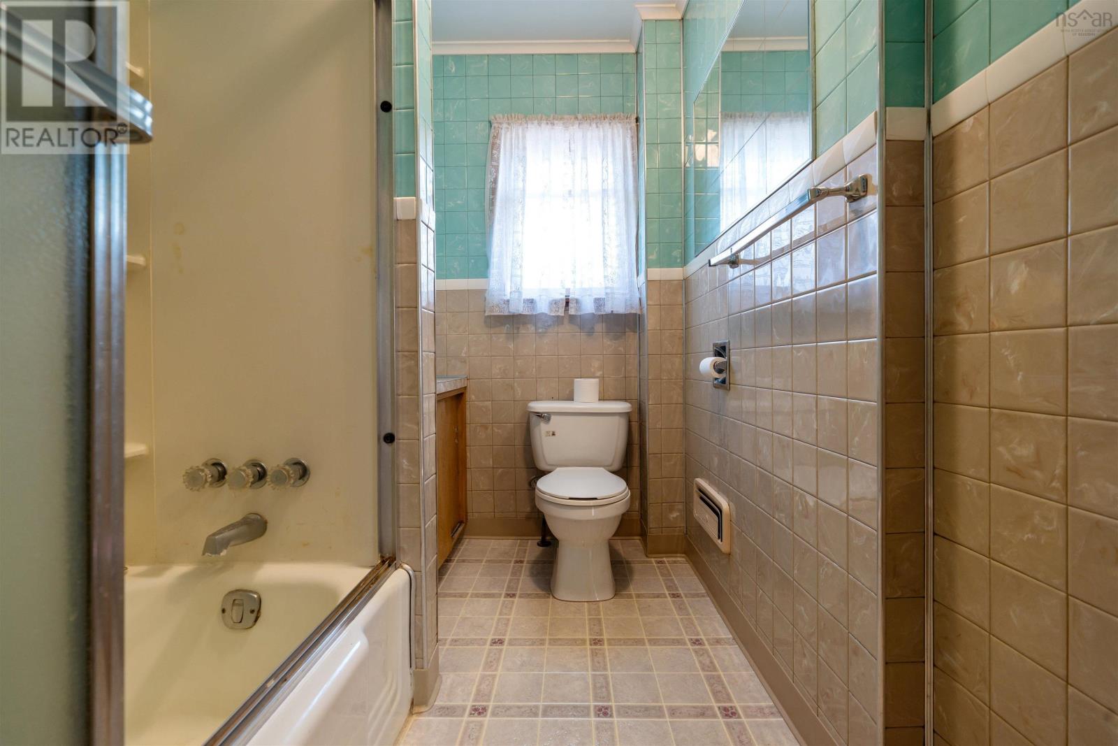 8 Robie Street - 33