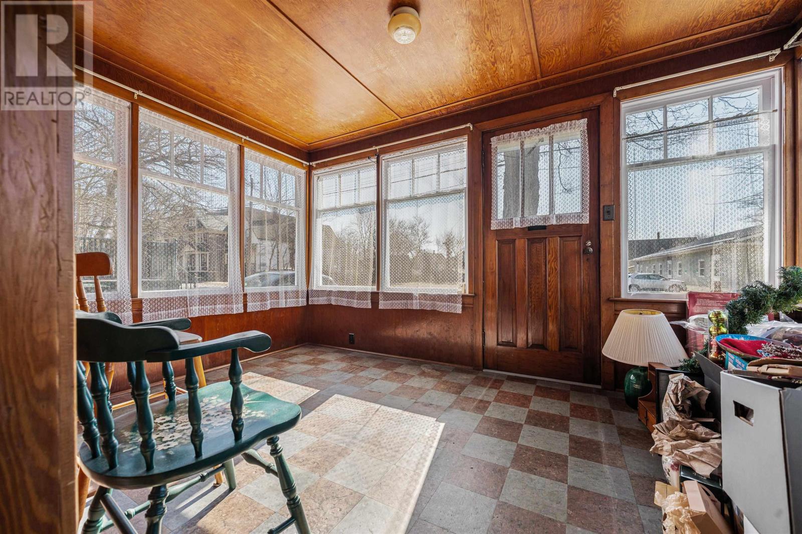 8 Robie Street - 29