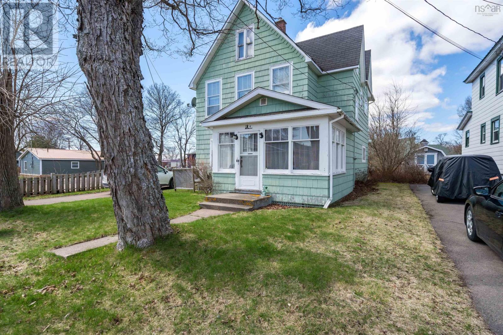 8 Robie Street - 4