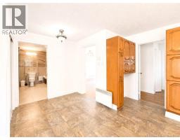 4pc Ensuite bath - 340 Ave Du Tré Carré, Shippagan, NB E8S1Y4 Photo 6
