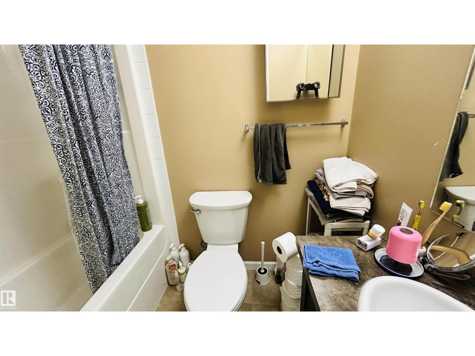#211 5302 51 ST - 16