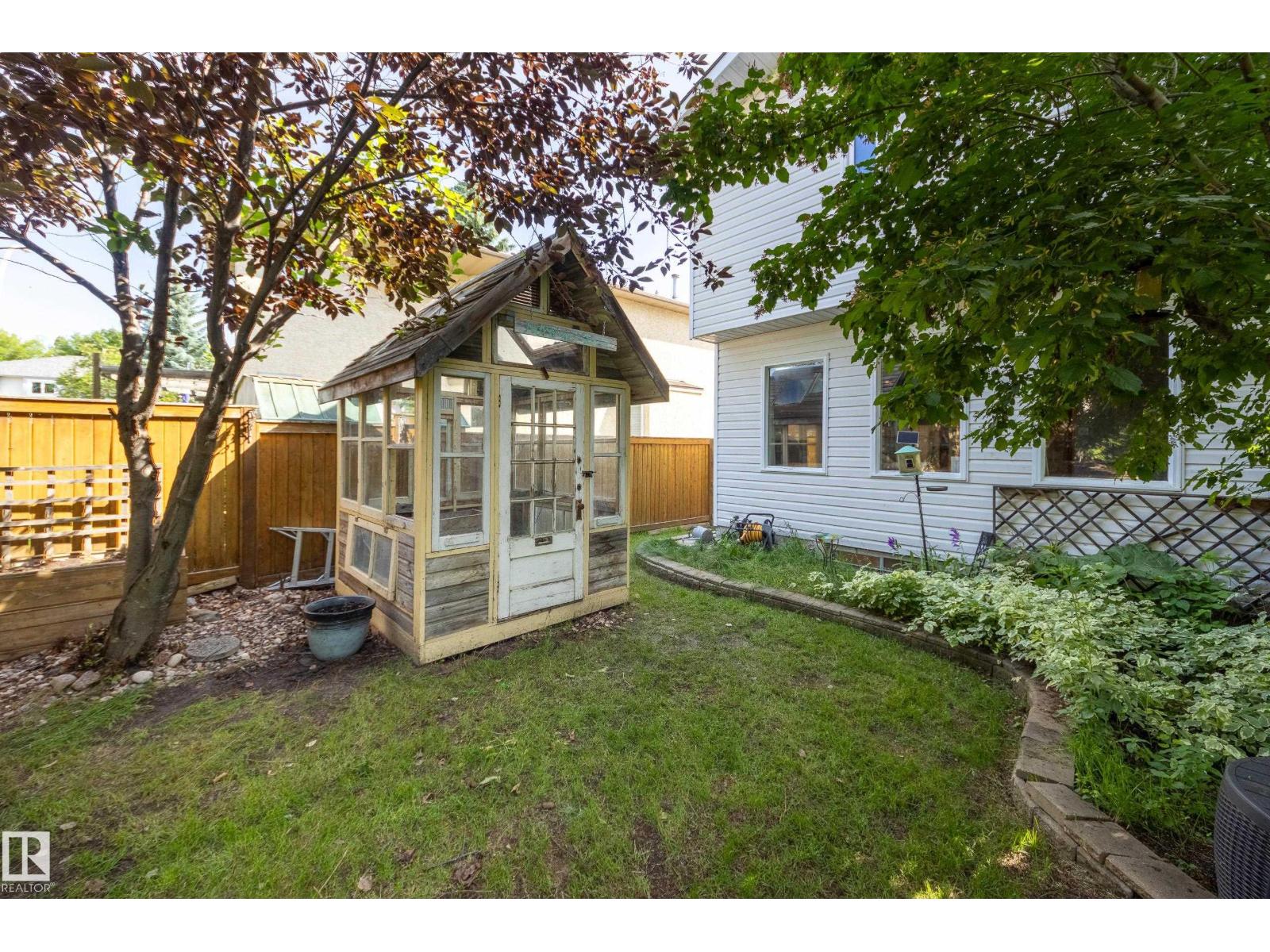 4810 42 ST - 38