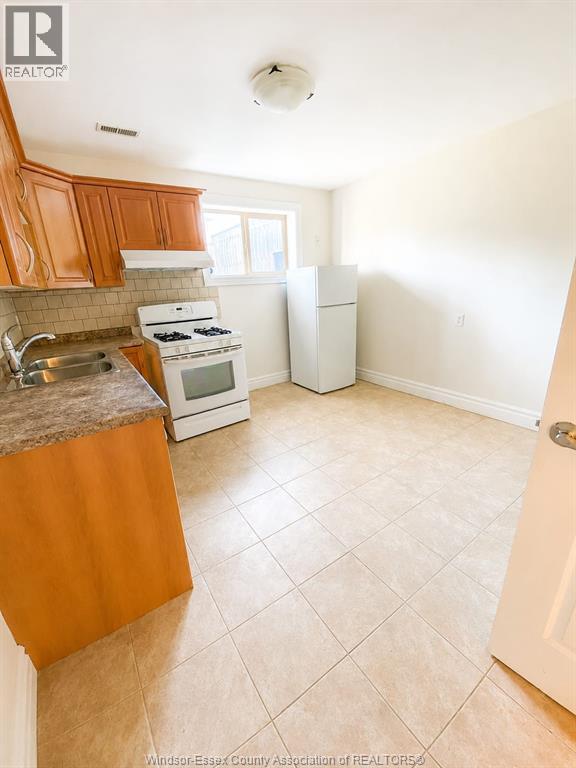 4518 HELSINKI CRESCENT - 12