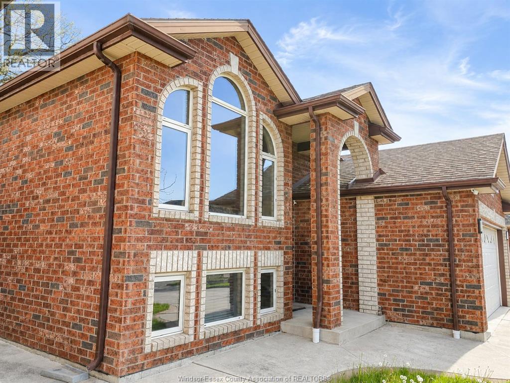 4518 HELSINKI CRESCENT - 4