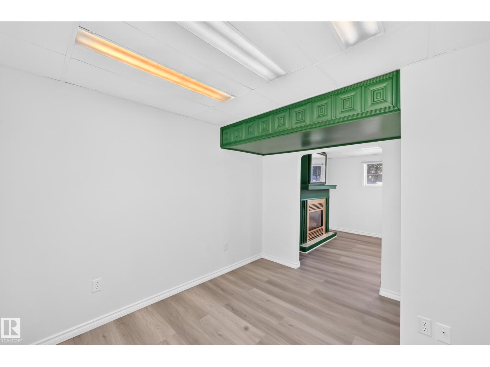 14240 23 ST NW - 32