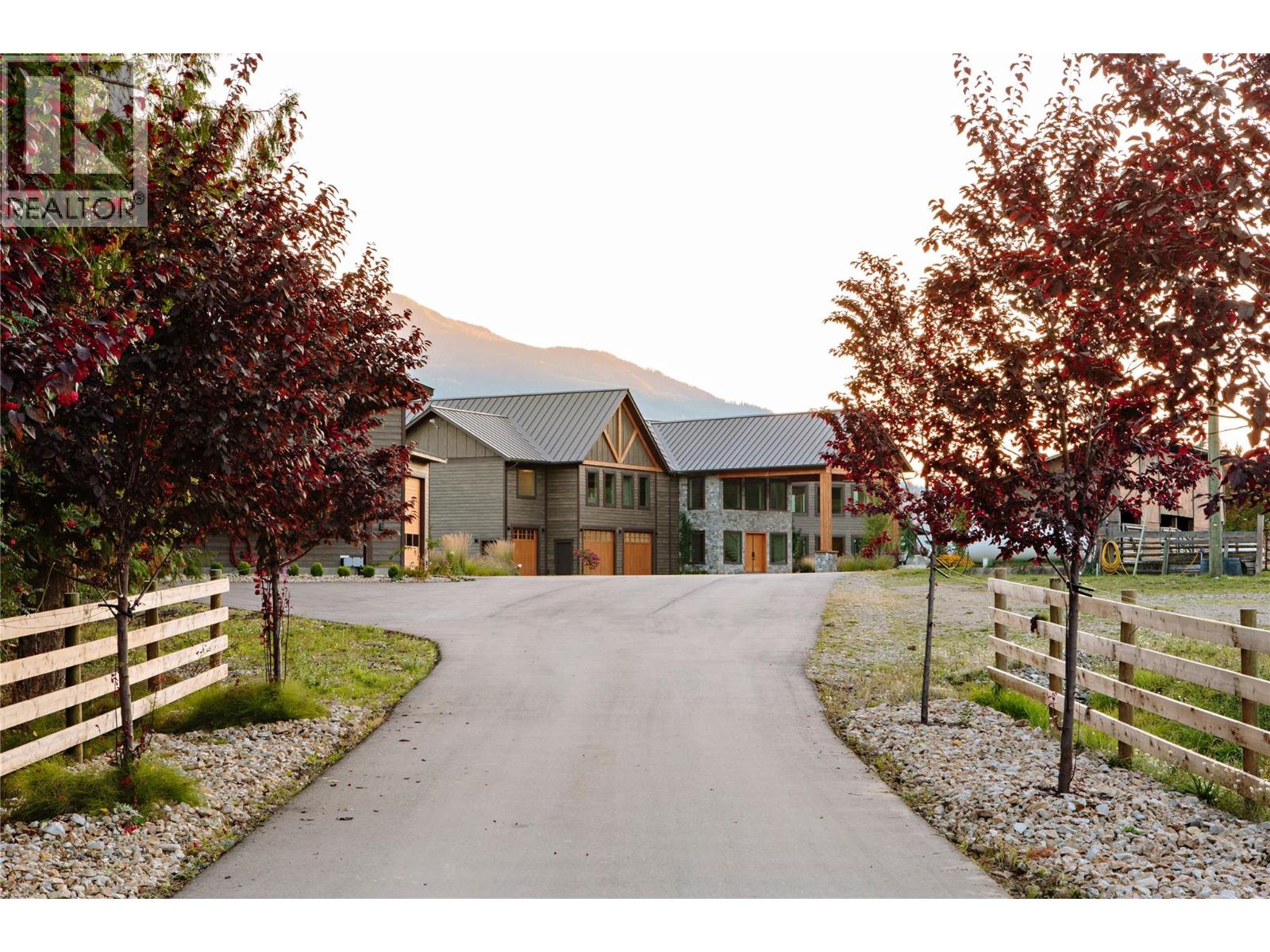  6525 Worrall Road, Tappen