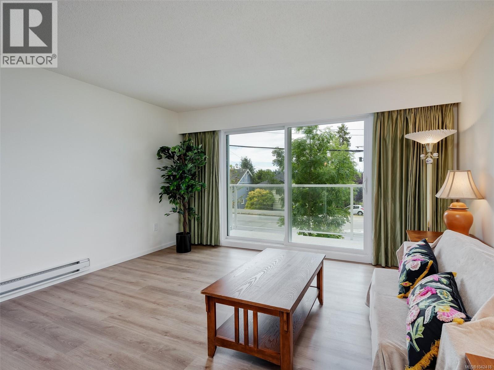 #207 1124 Esquimalt Rd - 3