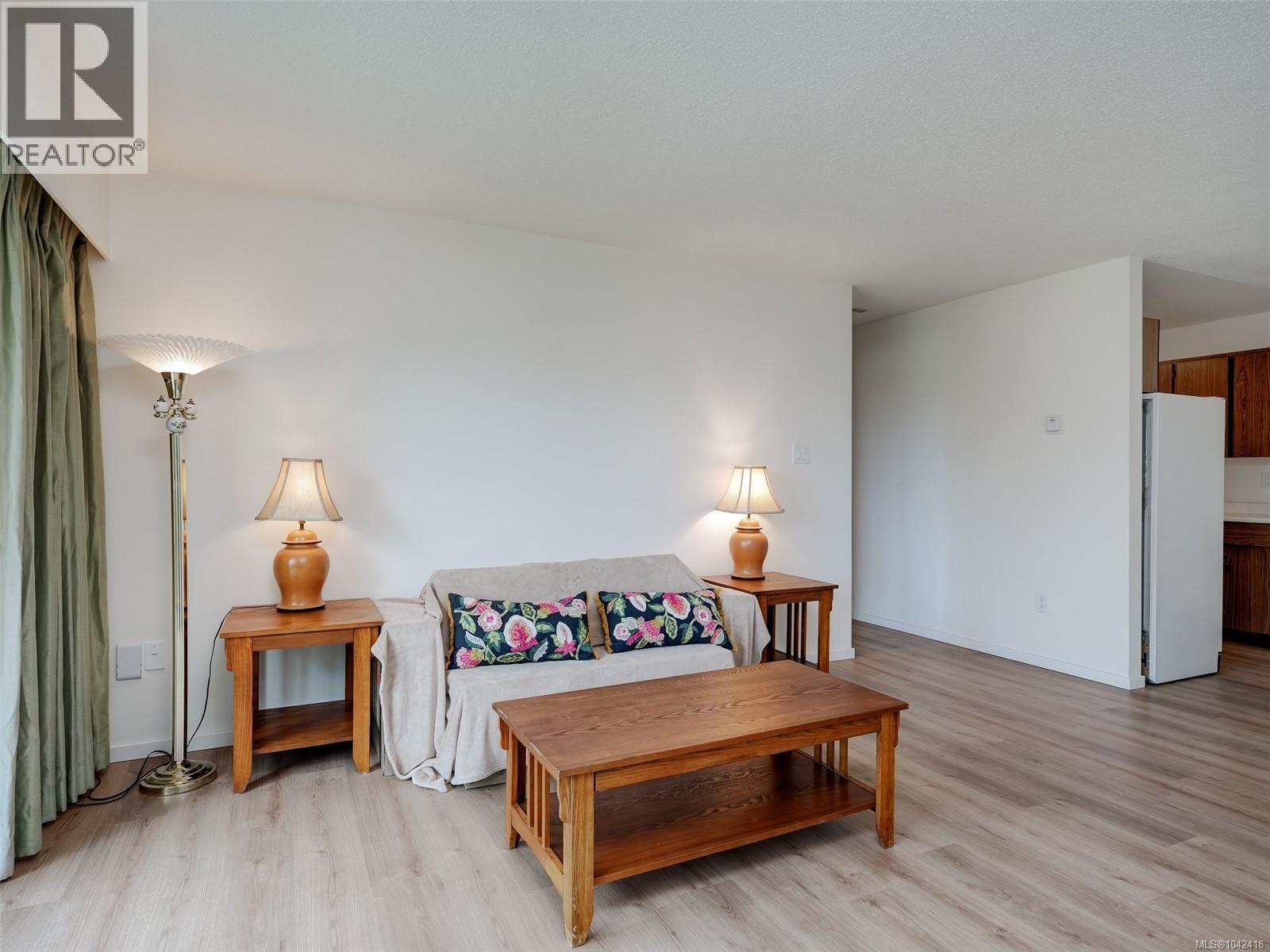 #207 1124 Esquimalt Rd - 4