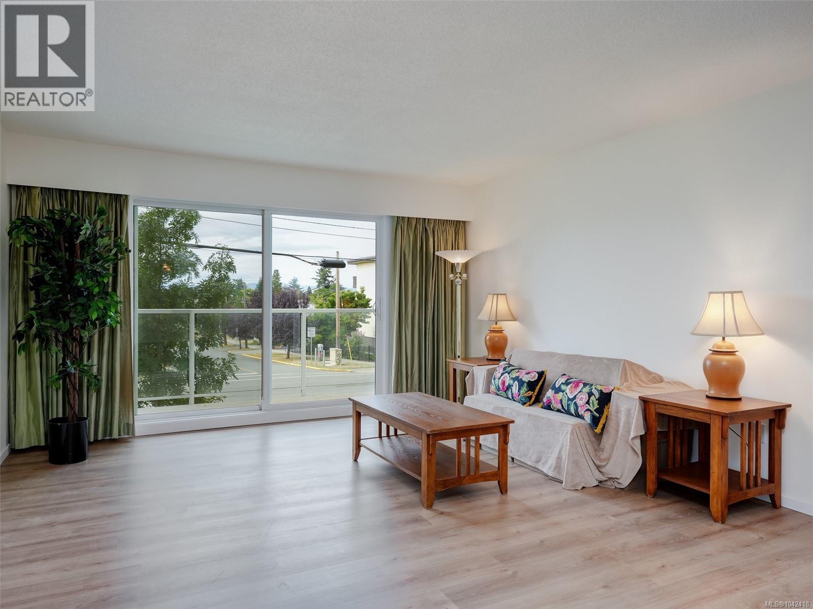 #207 1124 Esquimalt Rd - 2