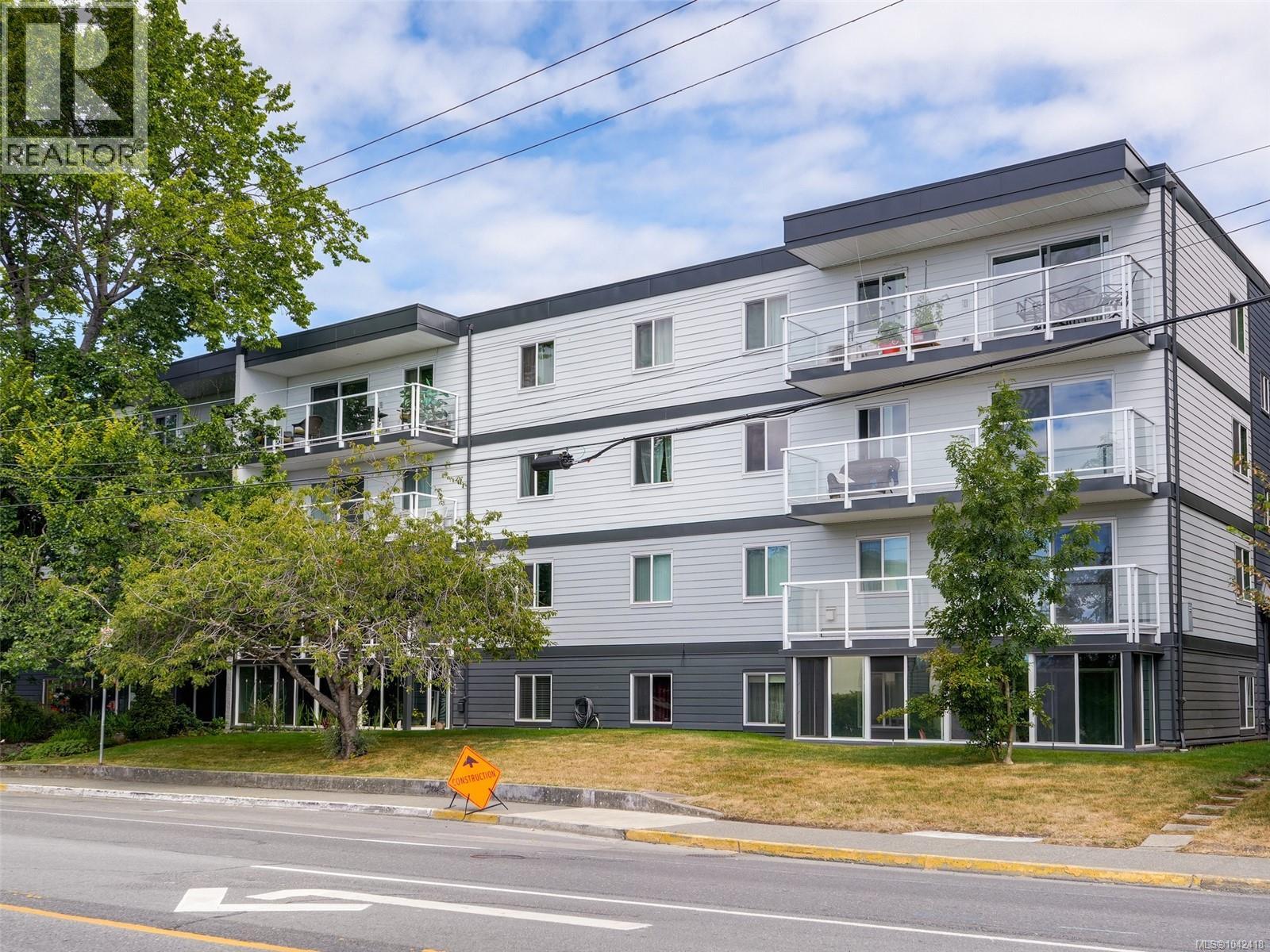 #207 1124 Esquimalt Rd - 1