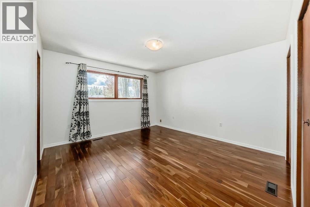 2 Nichols Crescent - 21