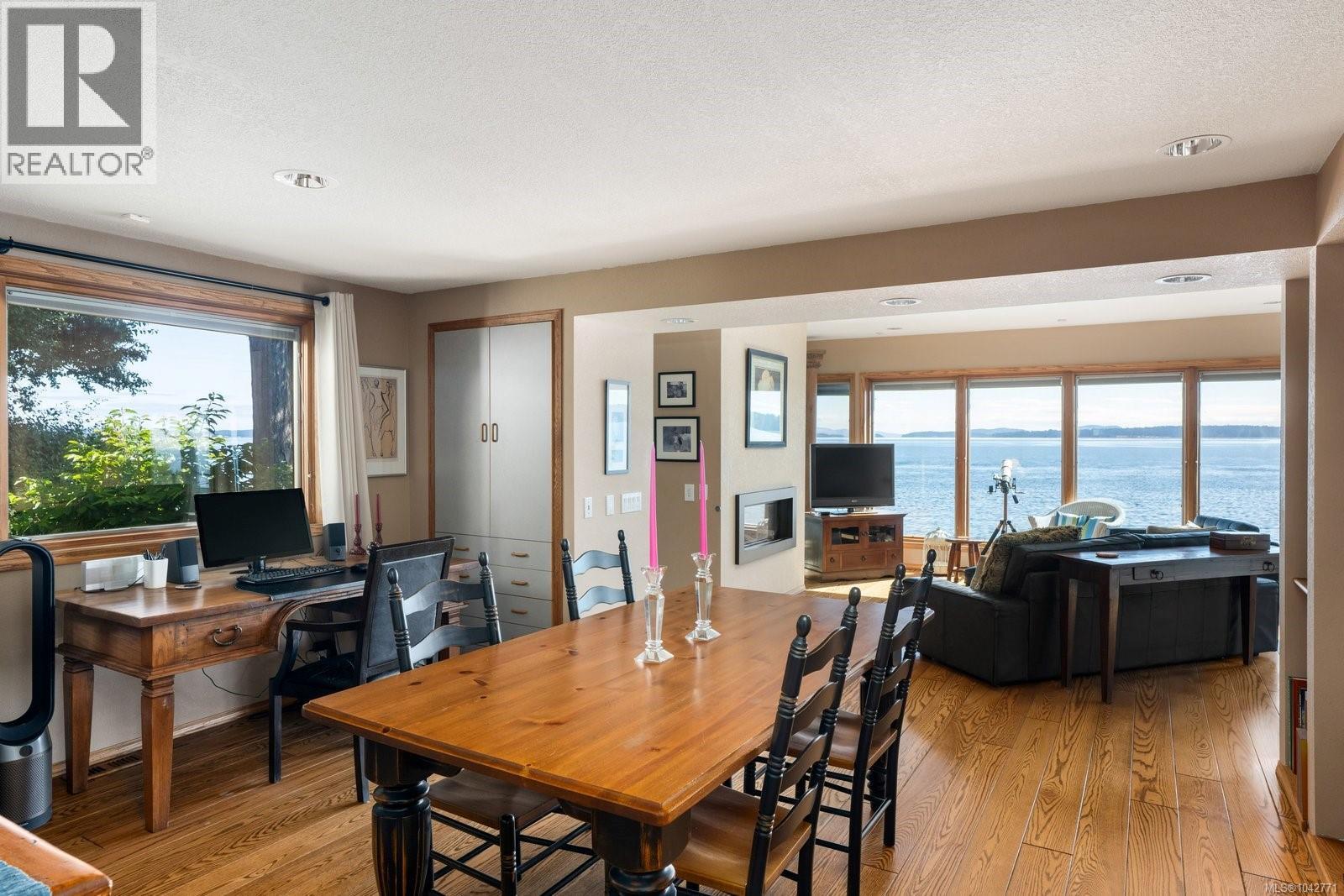 8543 Lochside Dr - 8