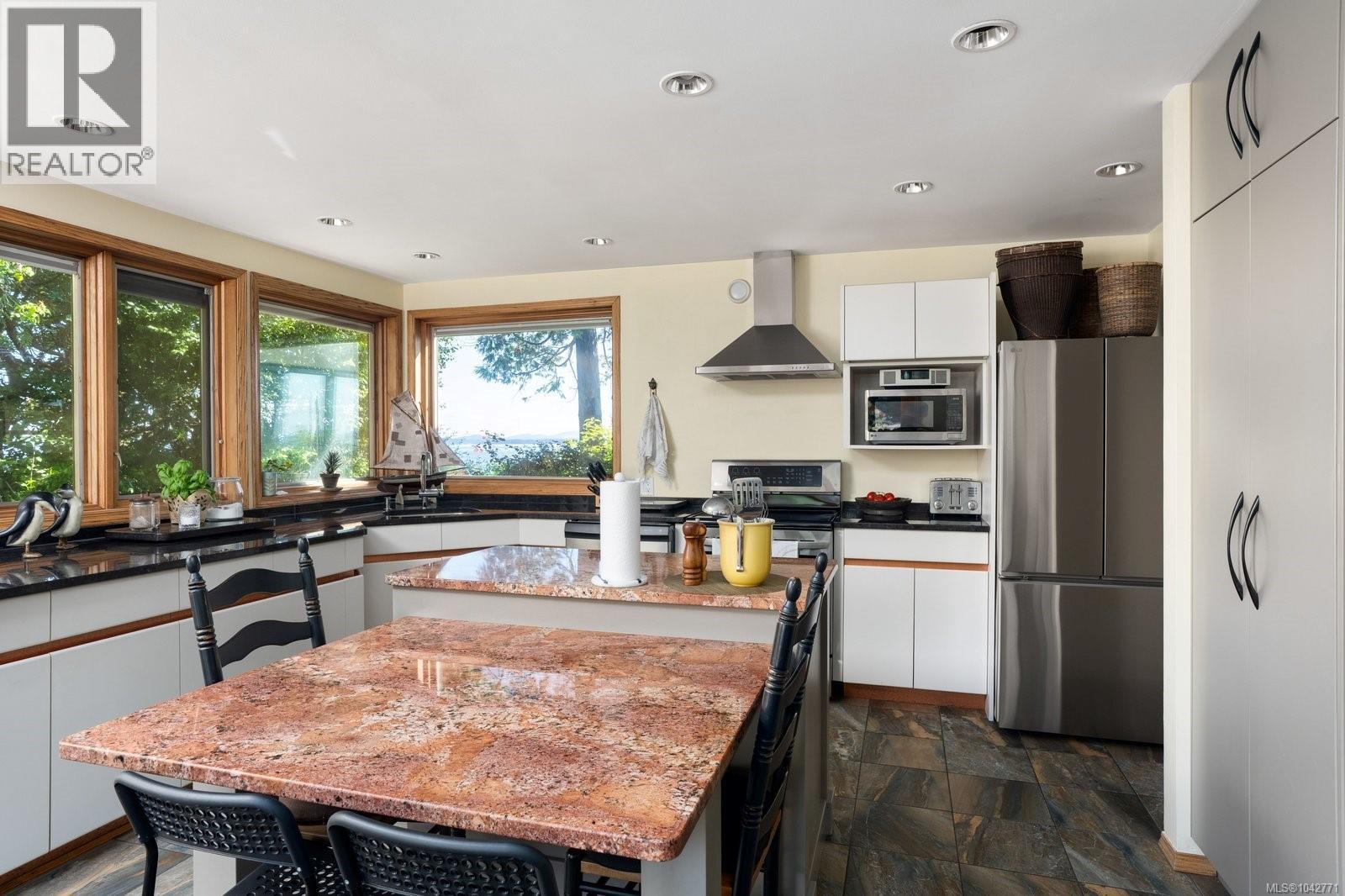 8543 Lochside Dr - 12