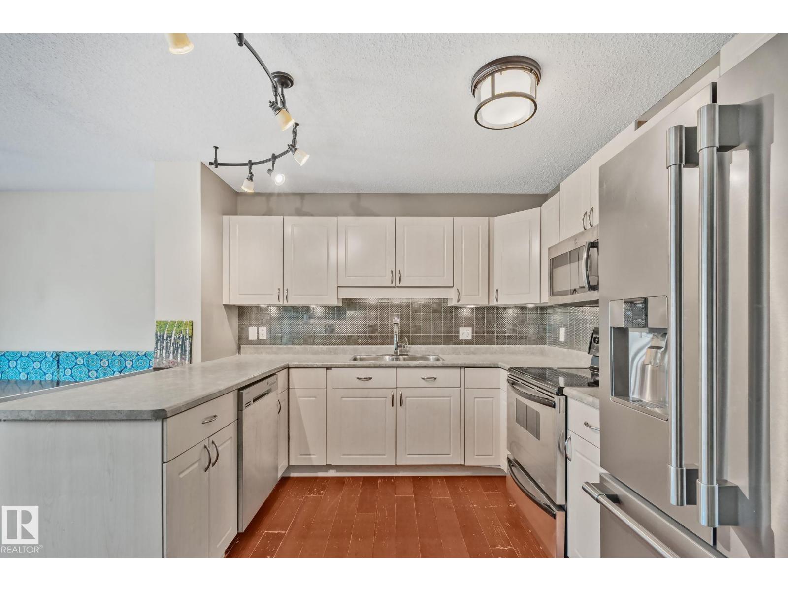 12248 16 AV SW - 3