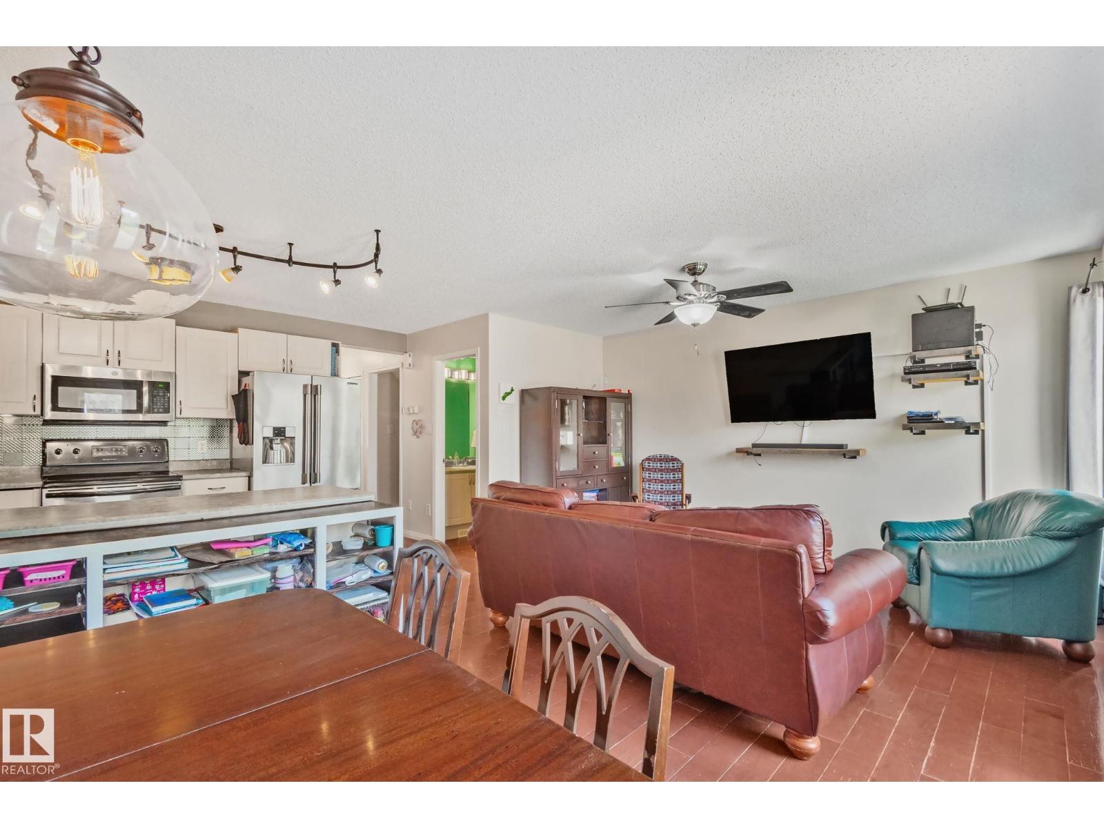 12248 16 AV SW — photo 7