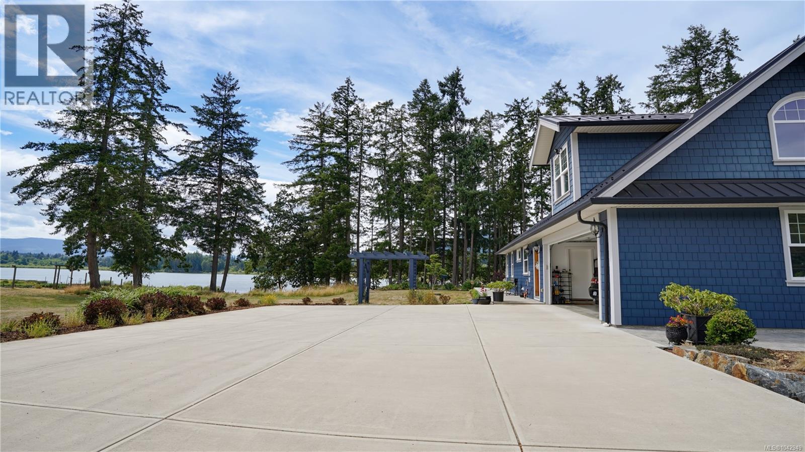 6458 Diana Dr - 33