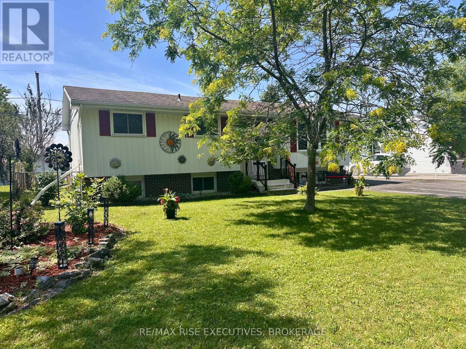 214 AMHERST DRIVE - 16