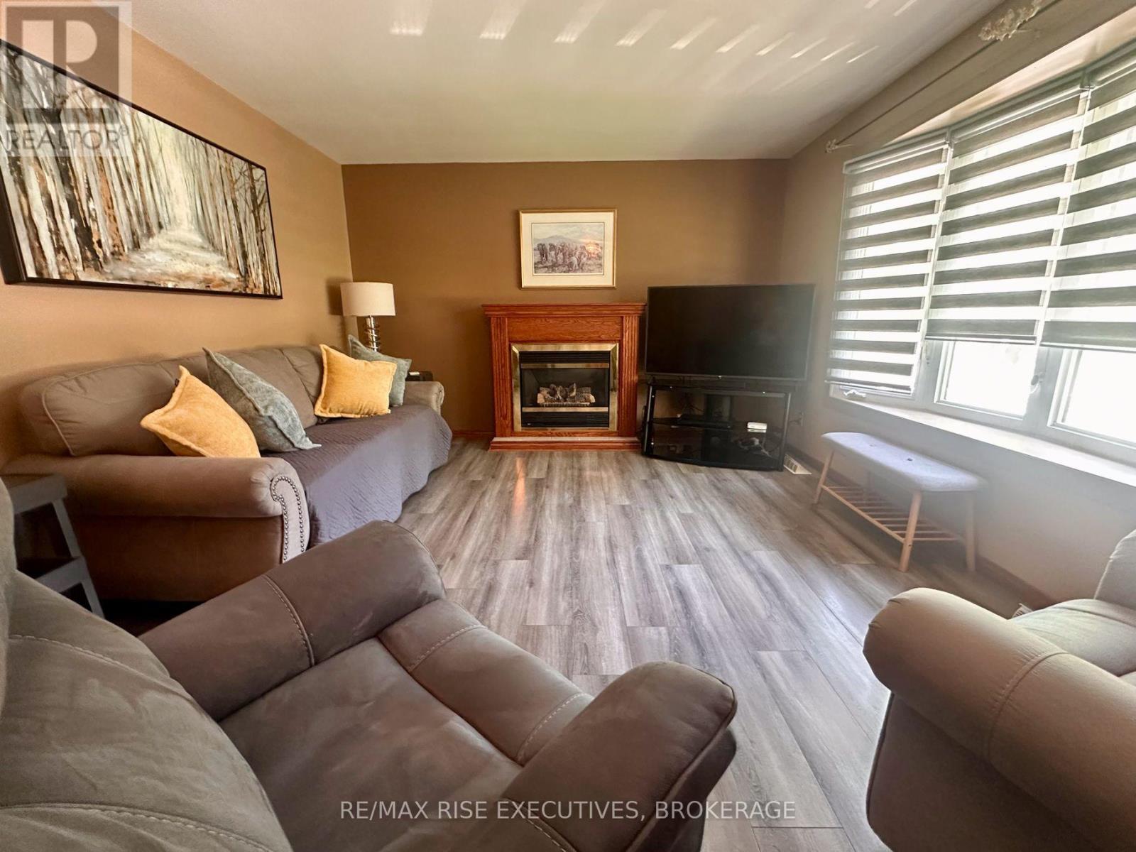 214 AMHERST DRIVE - 4
