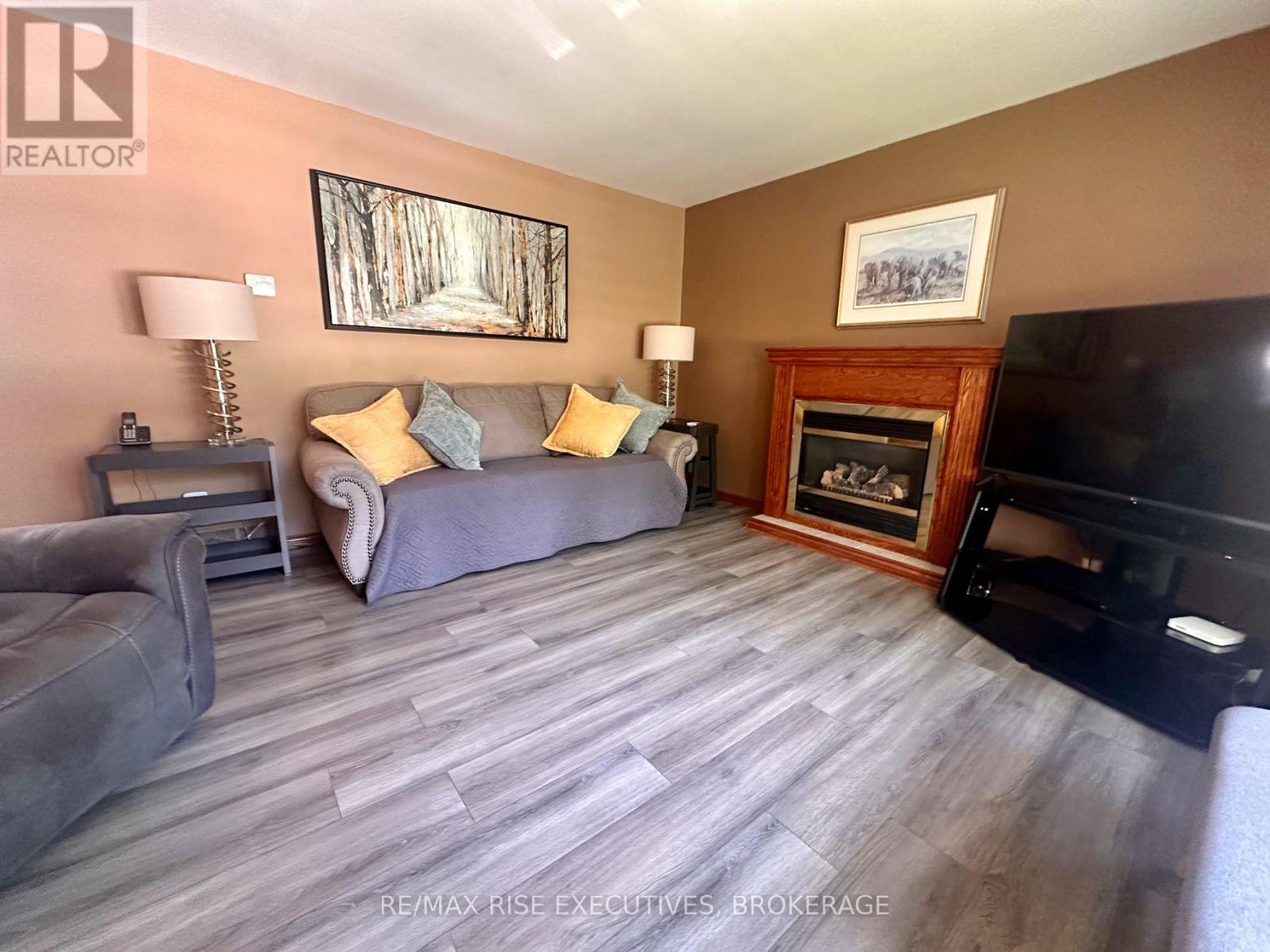 214 AMHERST DRIVE - 5