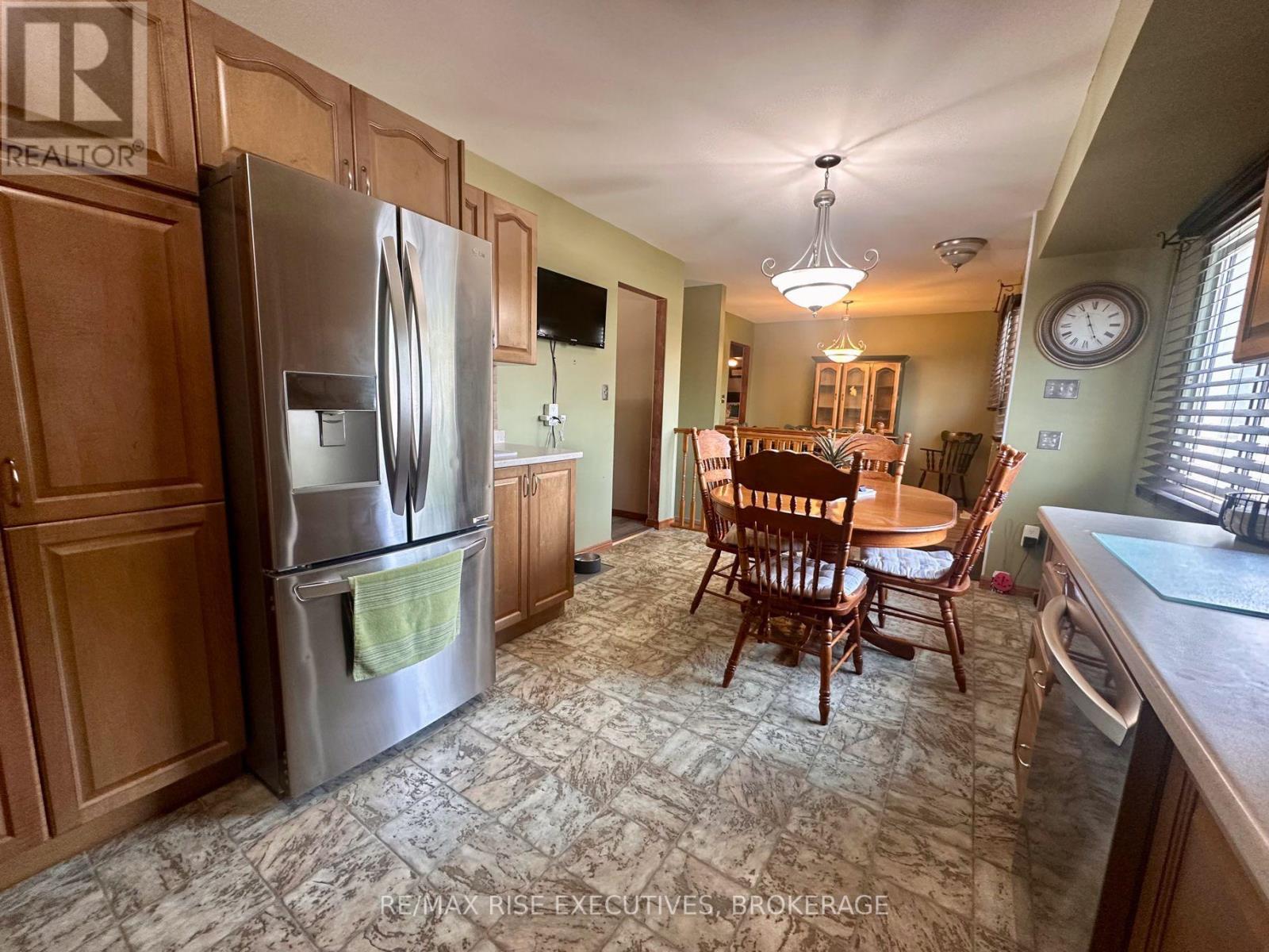 214 AMHERST DRIVE - 6