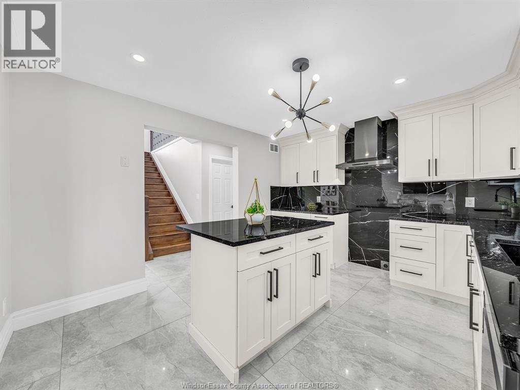 204 HAMPTON CRESCENT - 23