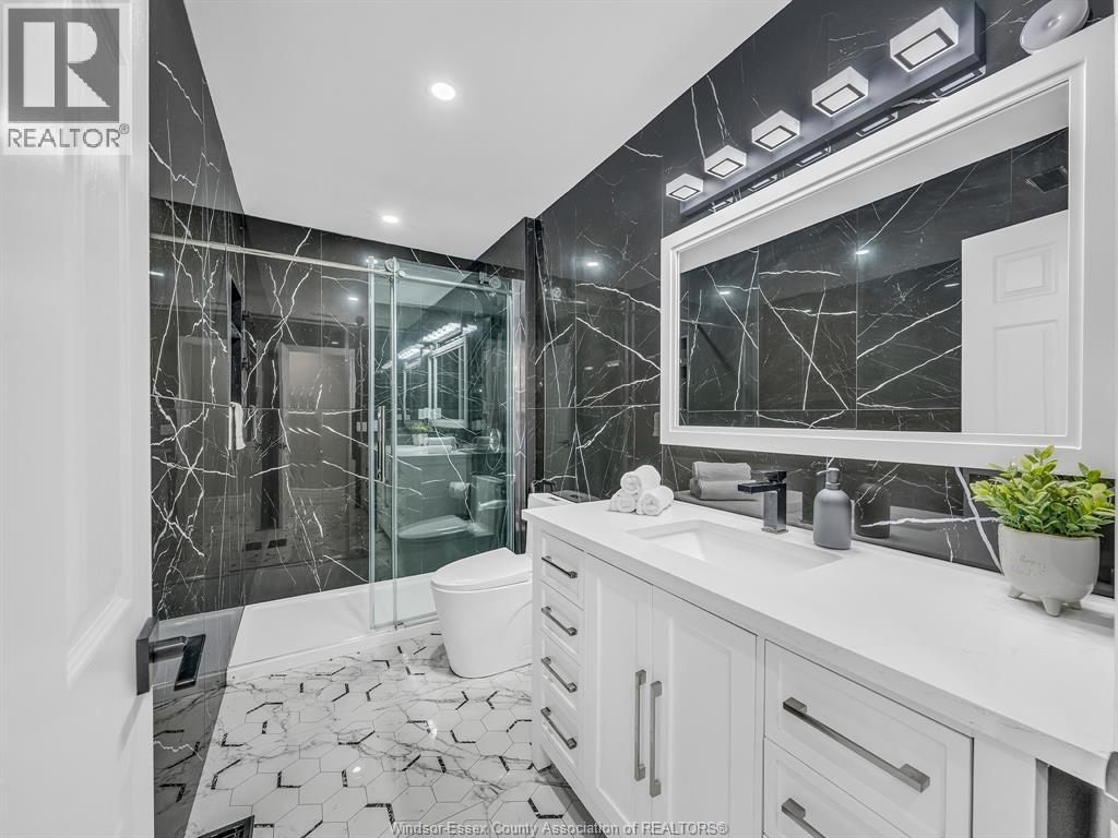 204 HAMPTON CRESCENT - 26