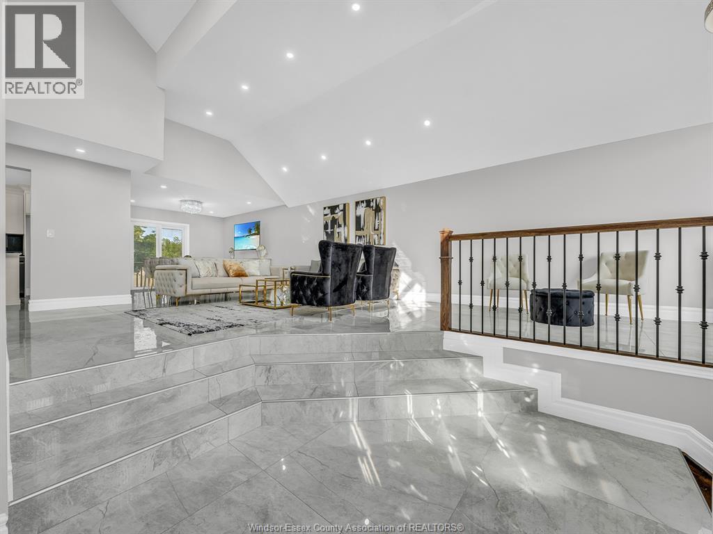 204 HAMPTON CRESCENT - 9