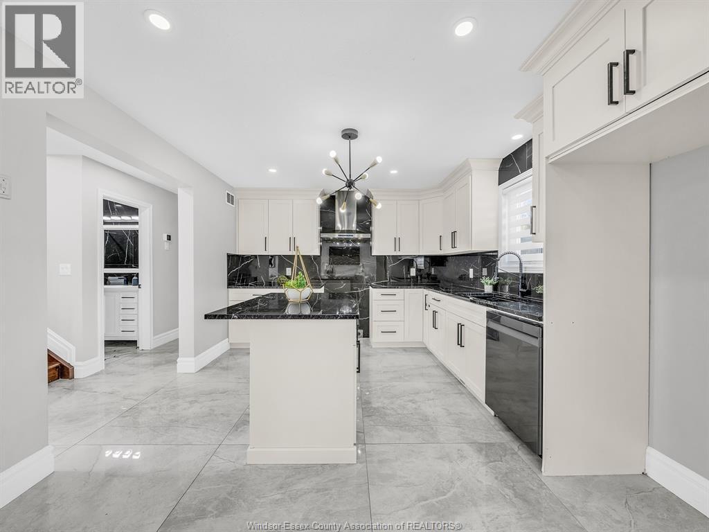 204 HAMPTON CRESCENT - 19