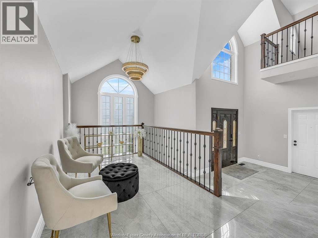 204 HAMPTON CRESCENT - 11