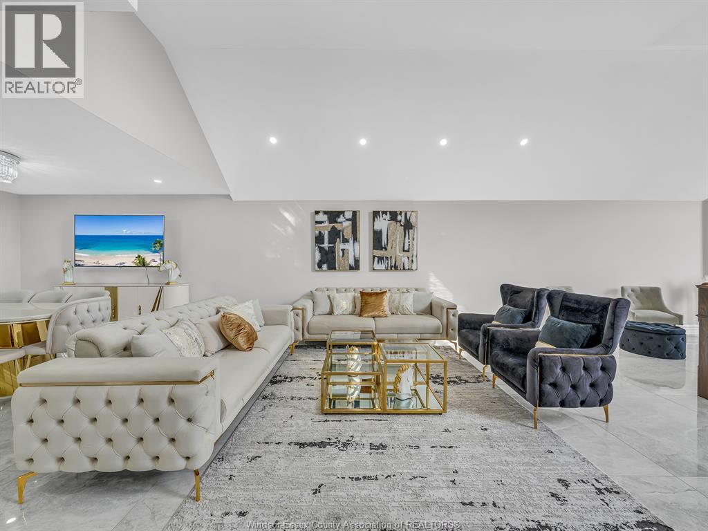 204 HAMPTON CRESCENT - 13
