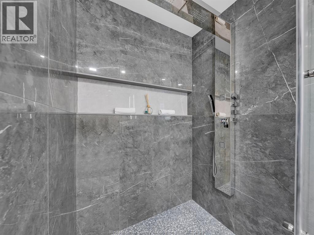 204 HAMPTON CRESCENT - 47
